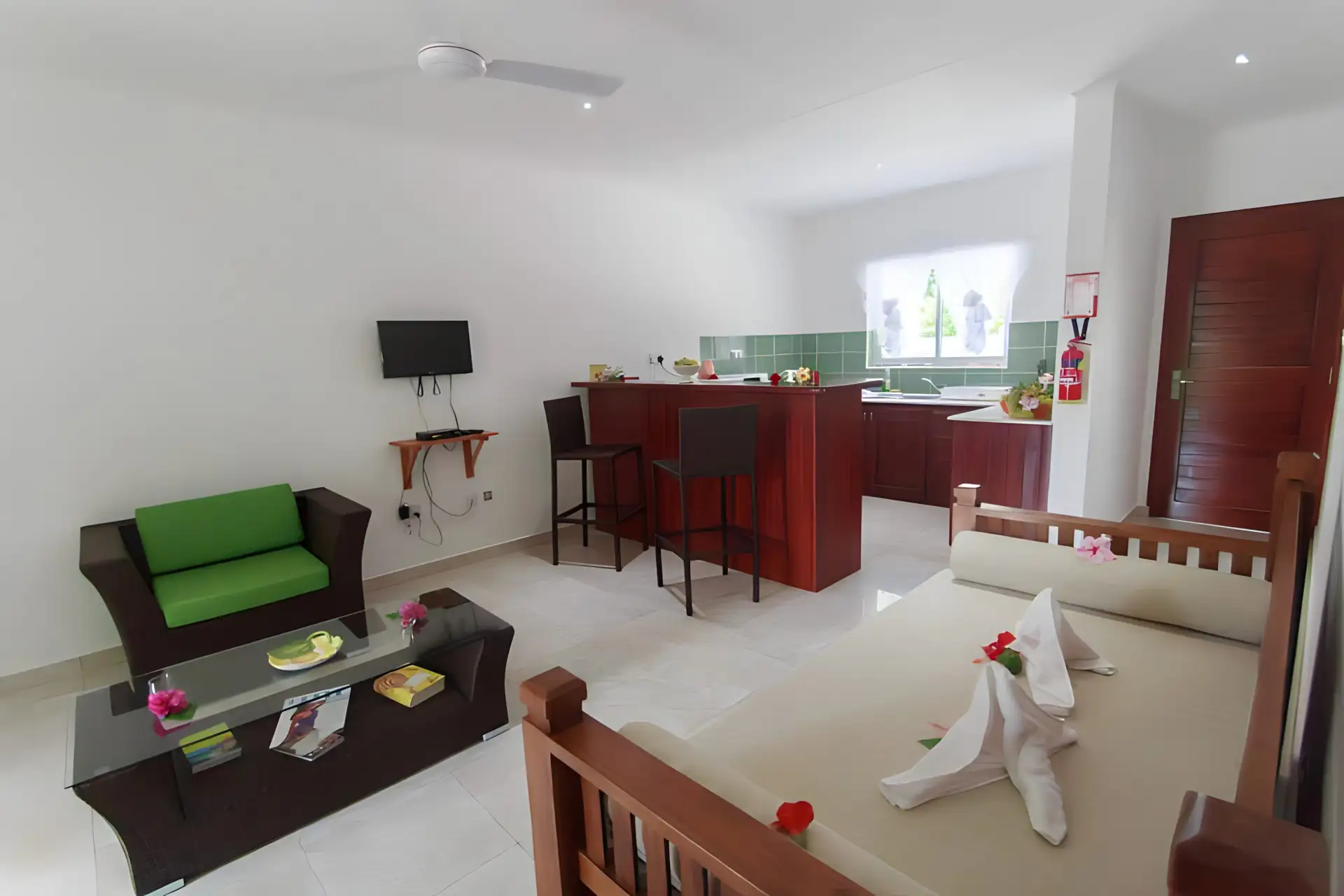 Coco Blanche is an exquisite privately-owned self-catering retreat nestled in the scenic haven of Anse Royale, South Mahé.