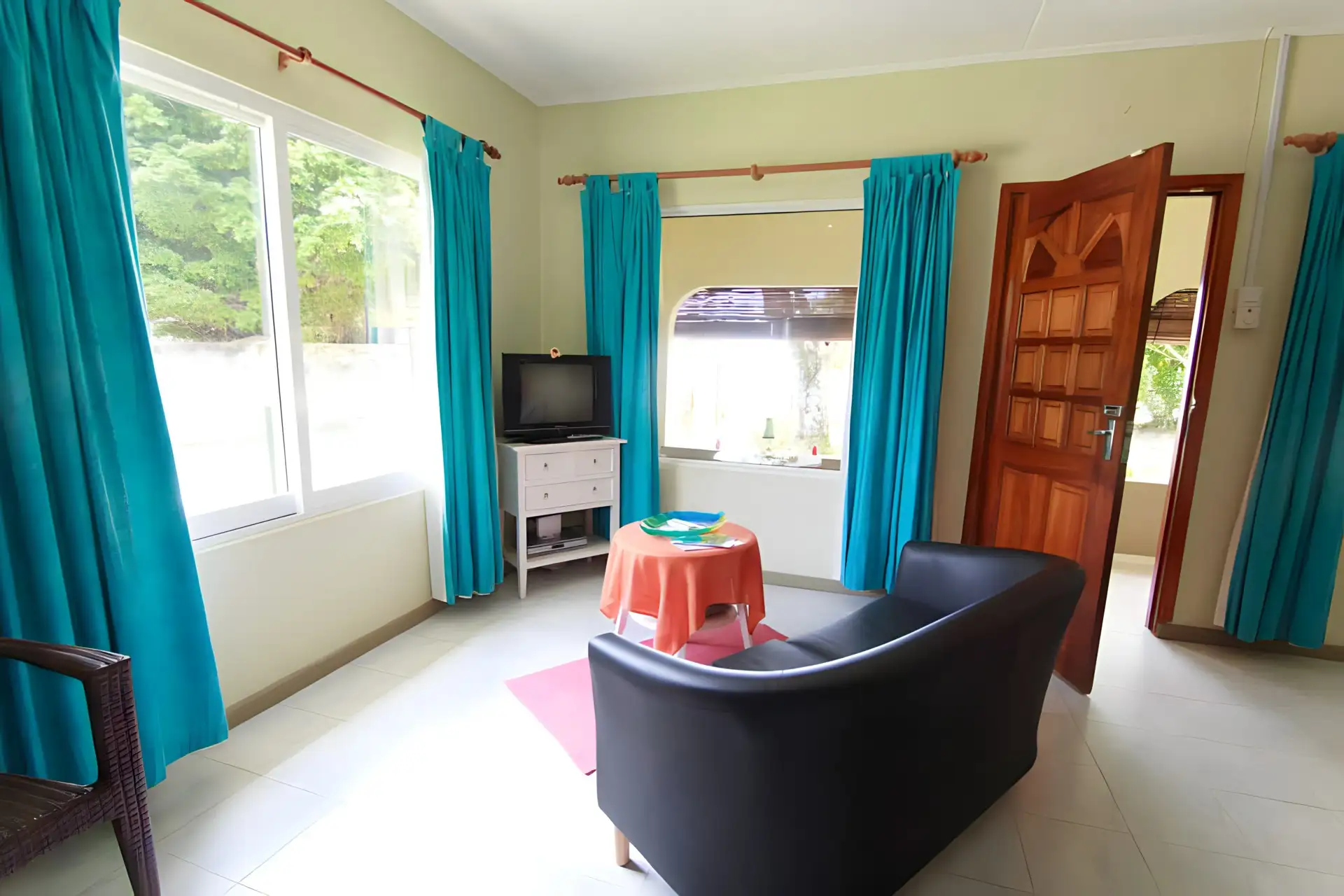 Coco Blanche is an exquisite privately-owned self-catering retreat nestled in the scenic haven of Anse Royale, South Mahé.