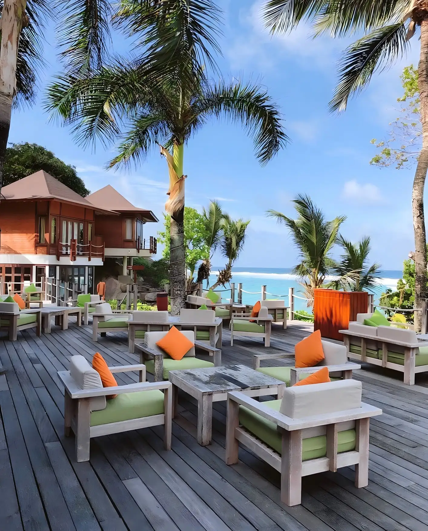 Ideally situated in the picturesque Anse Forbans, the modern four-star DoubleTree Resort & Spa by Hilton Hotel Seychelles - Allamanda offers a romantic and superb private beach surrounded by untouched lush tropical foliage.