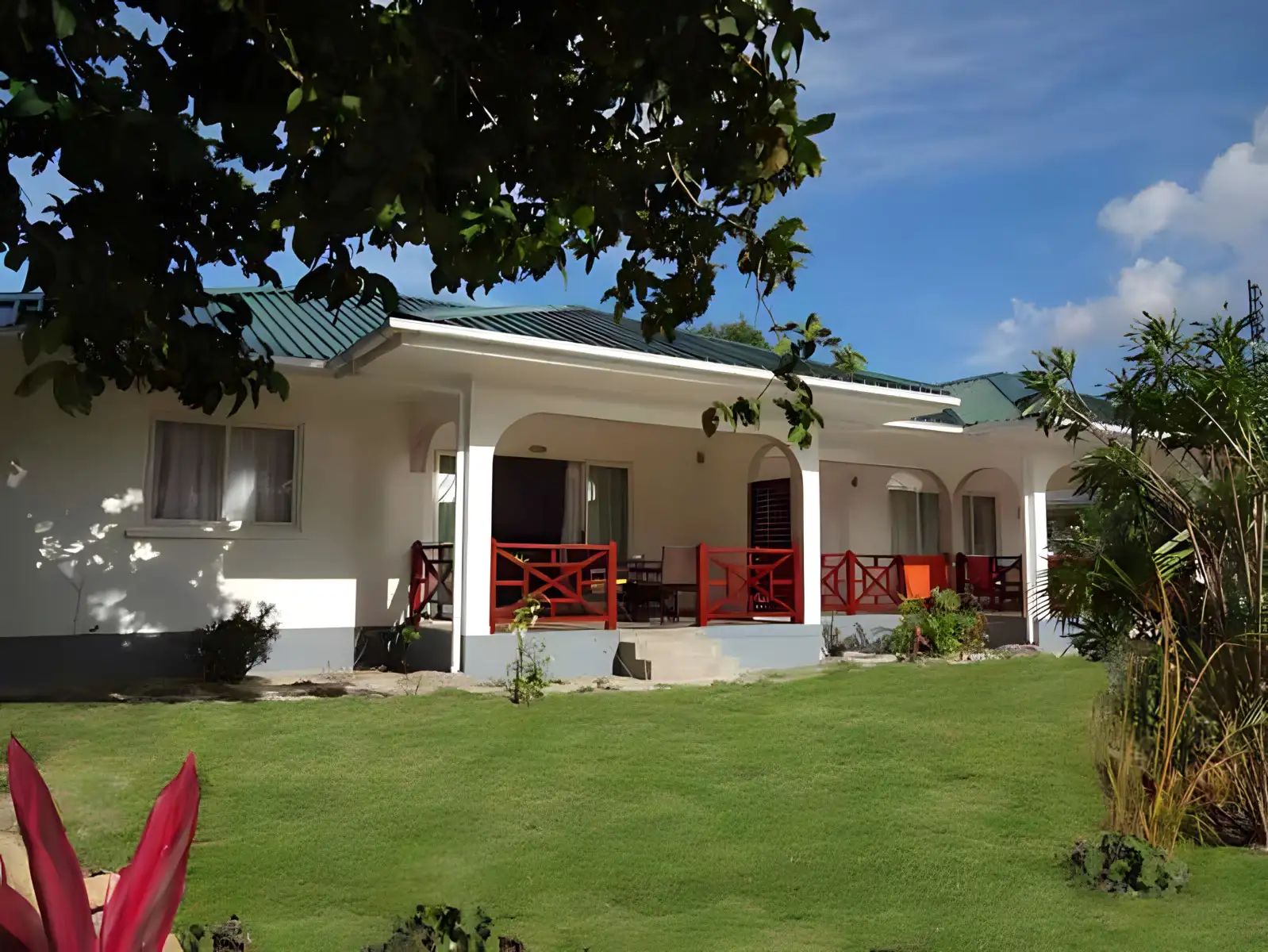Coco Blanche is an exquisite privately-owned self-catering retreat nestled in the scenic haven of Anse Royale, South Mahé.