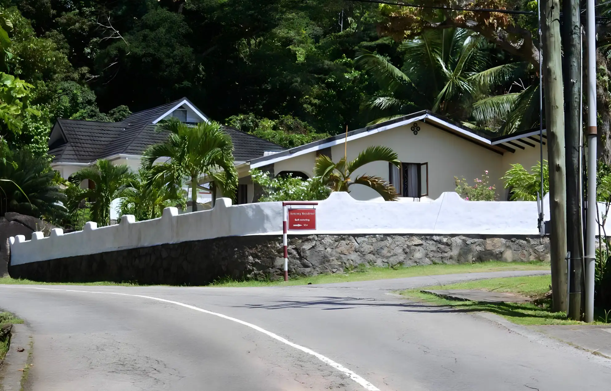 Armony Residence frontyard