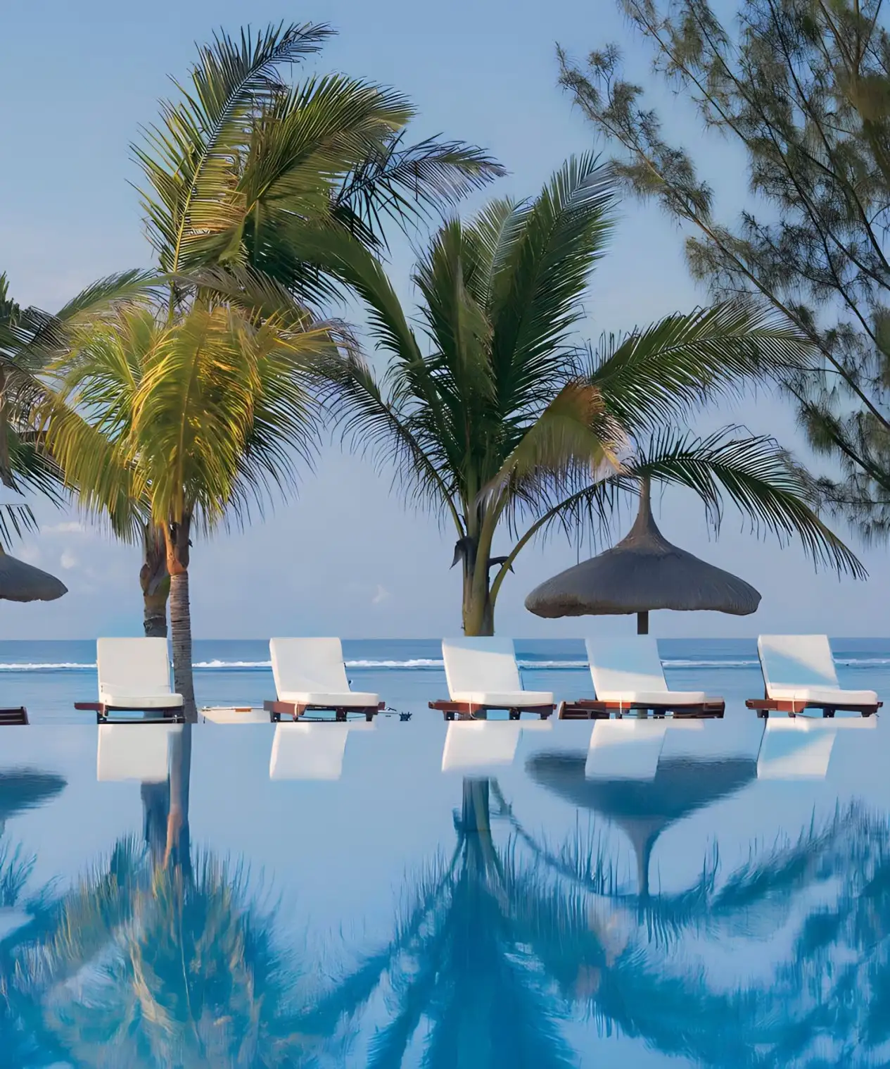 Ideally situated in the picturesque Anse Forbans, the modern four-star DoubleTree Resort & Spa by Hilton Hotel Seychelles - Allamanda offers a romantic and superb private beach surrounded by untouched lush tropical foliage.