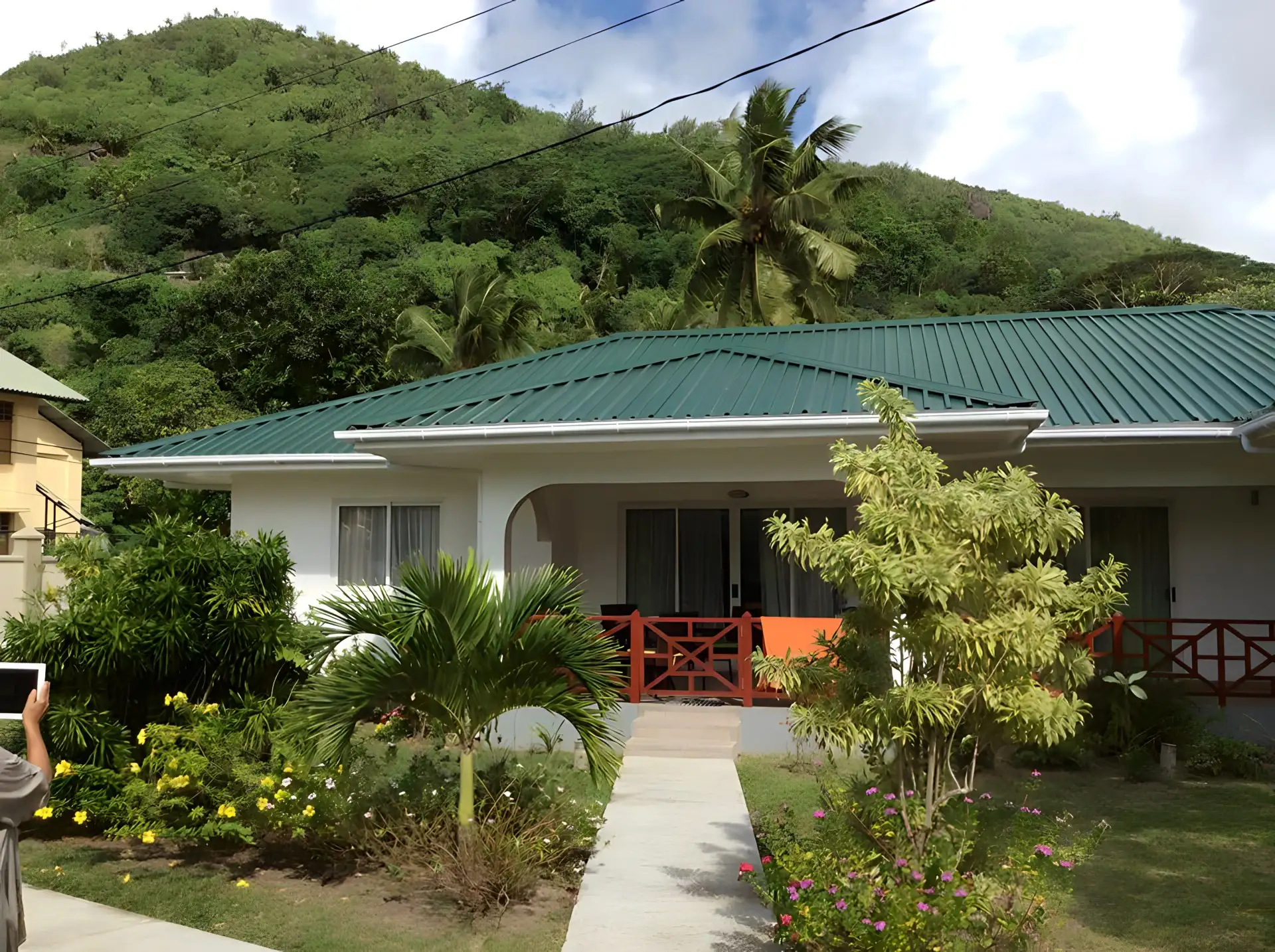 Coco Blanche is an exquisite privately-owned self-catering retreat nestled in the scenic haven of Anse Royale, South Mahé.