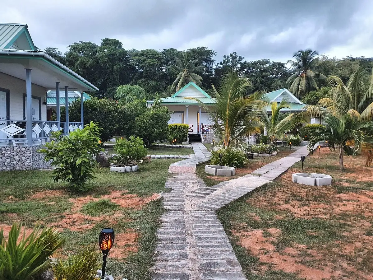 Indulge in a blissful getaway at Agnès Cottage: Where Elegance Meets Paradise, a picturesque family-run guesthouse mere moments away from the captivating La Source D'argent beach.