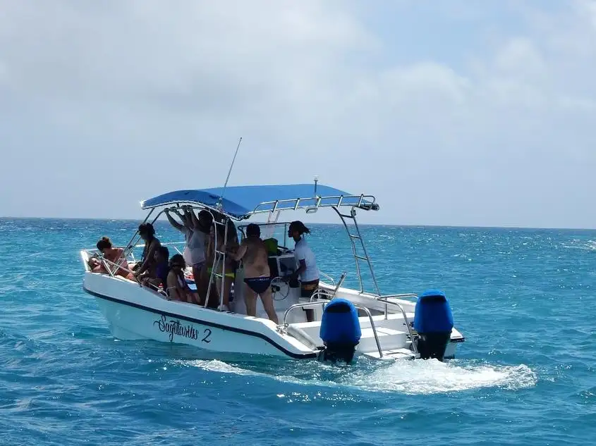 boat-2-YxGUI_4image