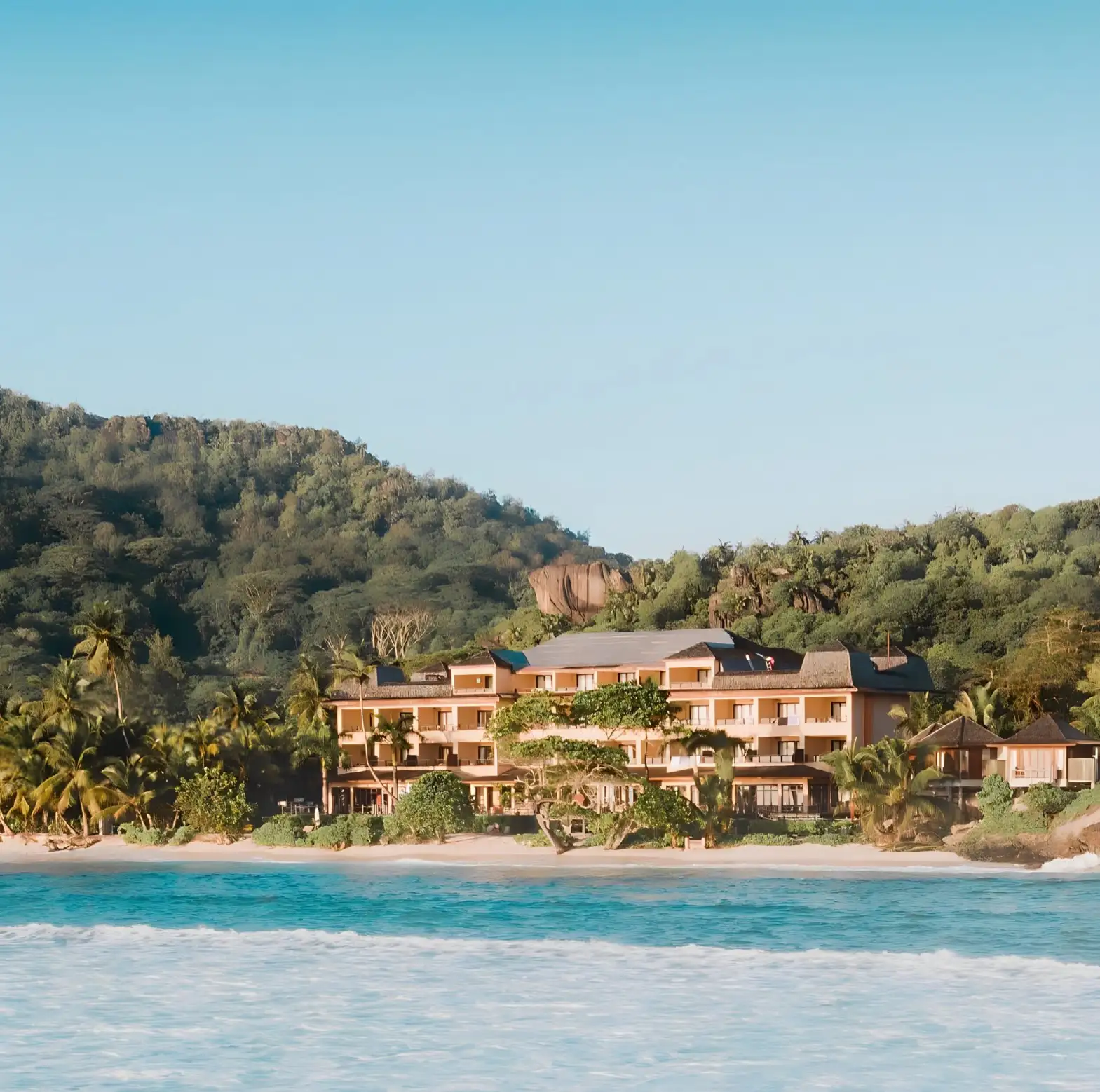 Ideally situated in the picturesque Anse Forbans, the modern four-star DoubleTree Resort & Spa by Hilton Hotel Seychelles - Allamanda offers a romantic and superb private beach surrounded by untouched lush tropical foliage.