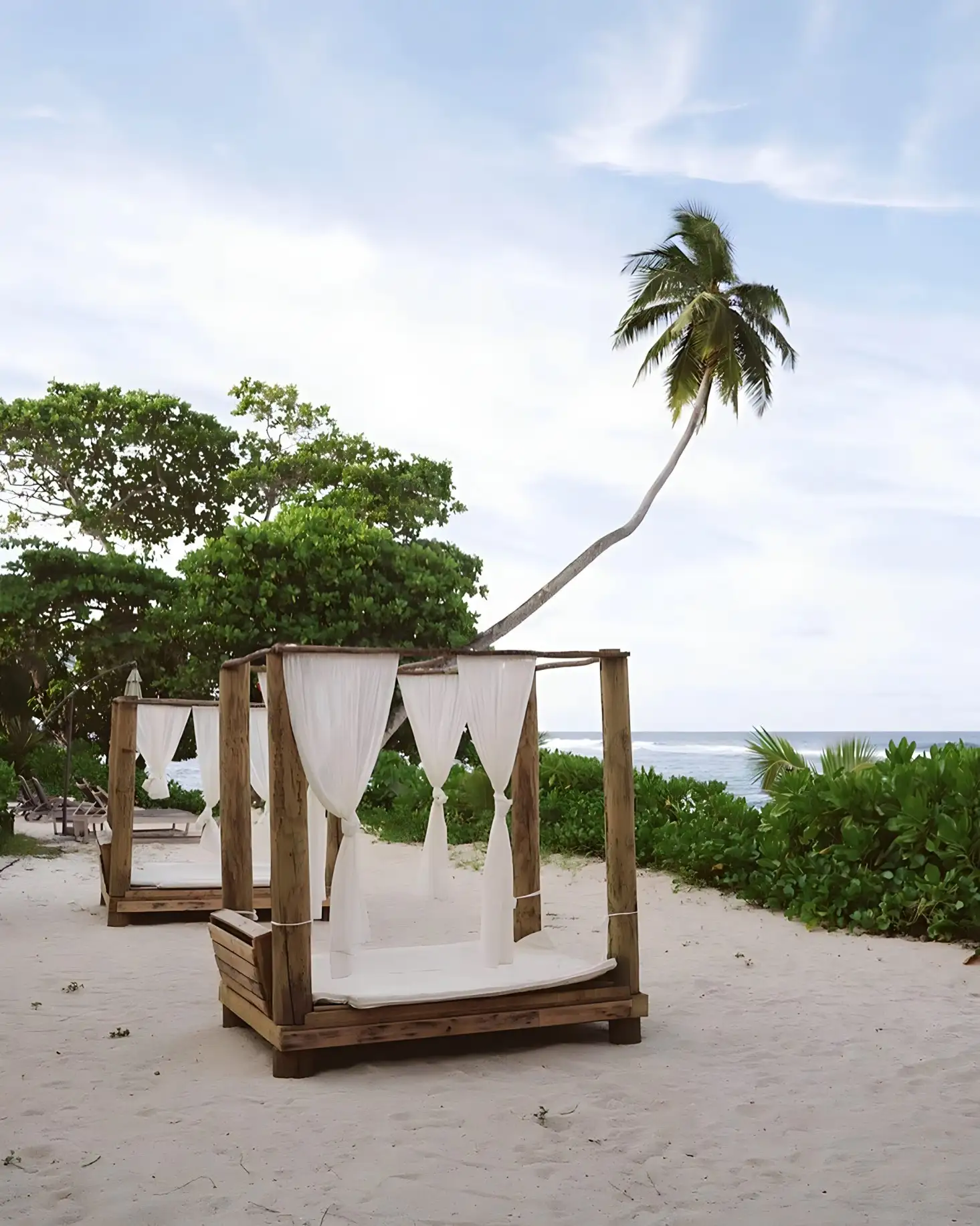 Ideally situated in the picturesque Anse Forbans, the modern four-star DoubleTree Resort & Spa by Hilton Hotel Seychelles - Allamanda offers a romantic and superb private beach surrounded by untouched lush tropical foliage.