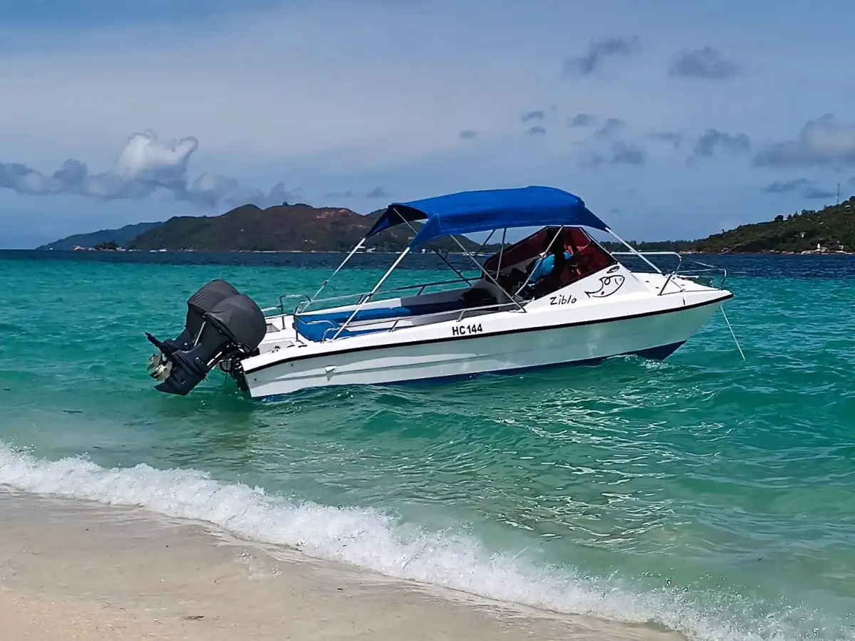 Curieuse island hopping + BBQ