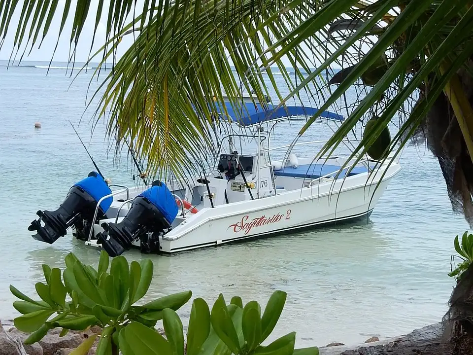 boat-2-YxGUI_3image