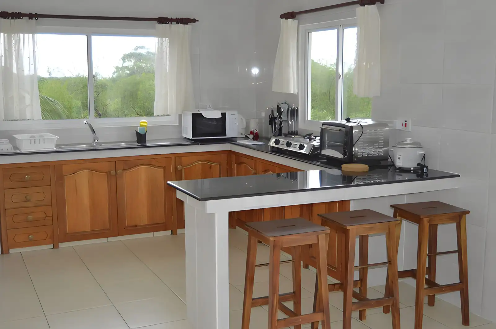 Chez Payet Guesthouseoffers affordable self-catering apartments that are conveniently located in Pointe Larue