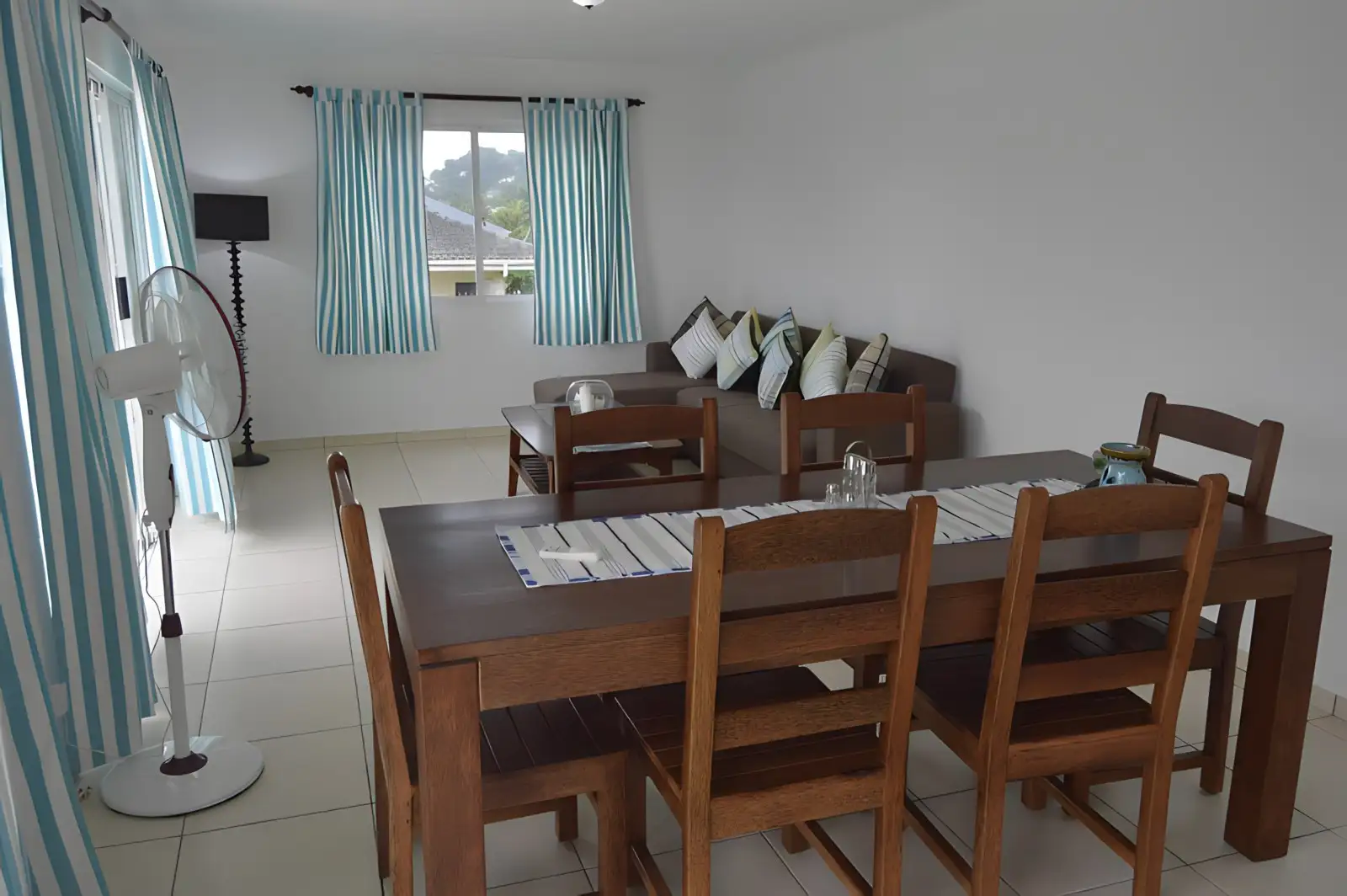 Chez Payet Guesthouseoffers affordable self-catering apartments that are conveniently located in Pointe Larue