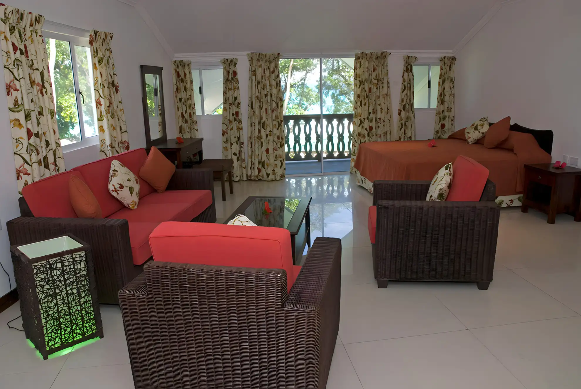 Augerine Small Hotel living room