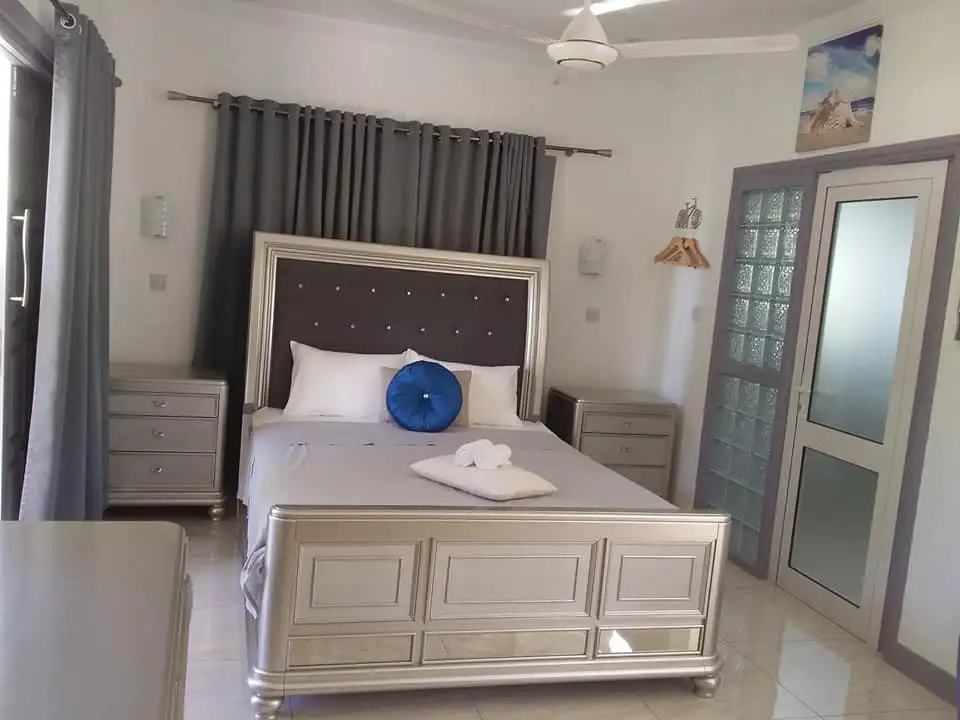 Indulge in a blissful getaway at Agnès Cottage: Where Elegance Meets Paradise, a picturesque family-run guesthouse mere moments away from the captivating La Source D'argent beach.