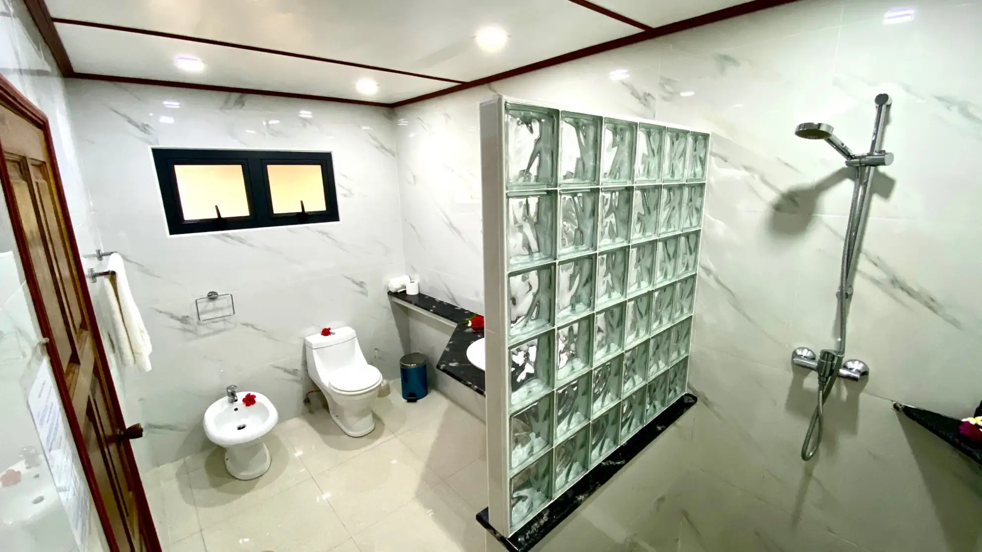 Experience comfort and convenience during your stay in the Seychelles Islands, whether you're visiting for business or leisure, at Beach Villa Guest House.